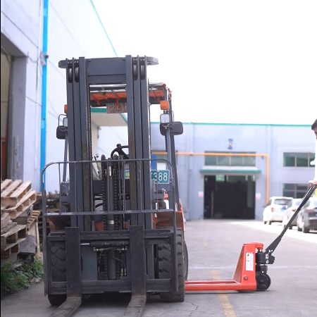 Innovativer Durchbruch in der Gabelstaplerbranche – Neuer umweltfreundlicher Gabelstapler debütiert